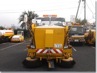 路面清掃車両