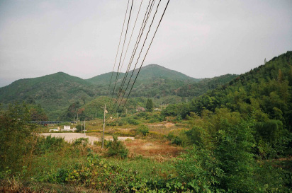 1.東畑瀬の集落と権現山