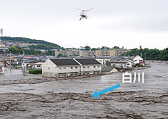 熊本市龍田(たつだ)陳内(じんない)地区の越水状 （県管理区間）