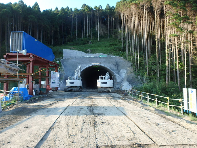 掘削工（宮崎市側）　 掘削延長約32m