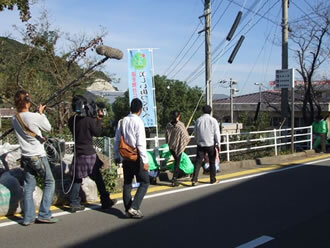 「道守」さんを取材中