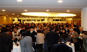 熱気の交流集会 始まる
