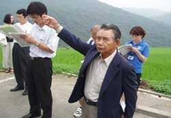棚田保全組合会長の広山さんから棚田の成り立ち・歴史などの説明をうけました。