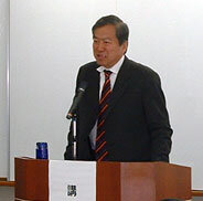 山岸 秀雄 氏