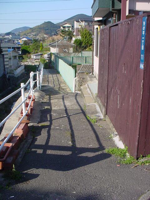 YANO1PHOTO2.JPG - 66,436BYTES