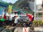 「ふれあい花畑」の花植え体験