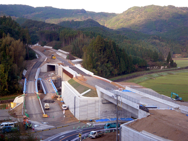 平成23年11月(おおよその道路の姿が見えてきました)