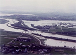 池森橋付近の浸水状況 (三日月町)