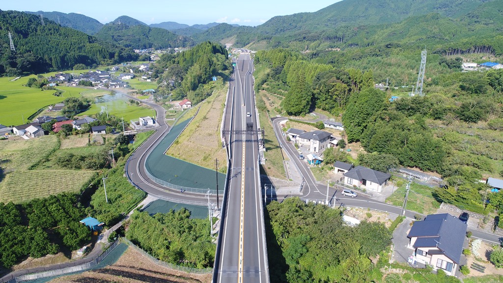 【５】新津奈木トンネル終点側より津奈木IC方面　写真