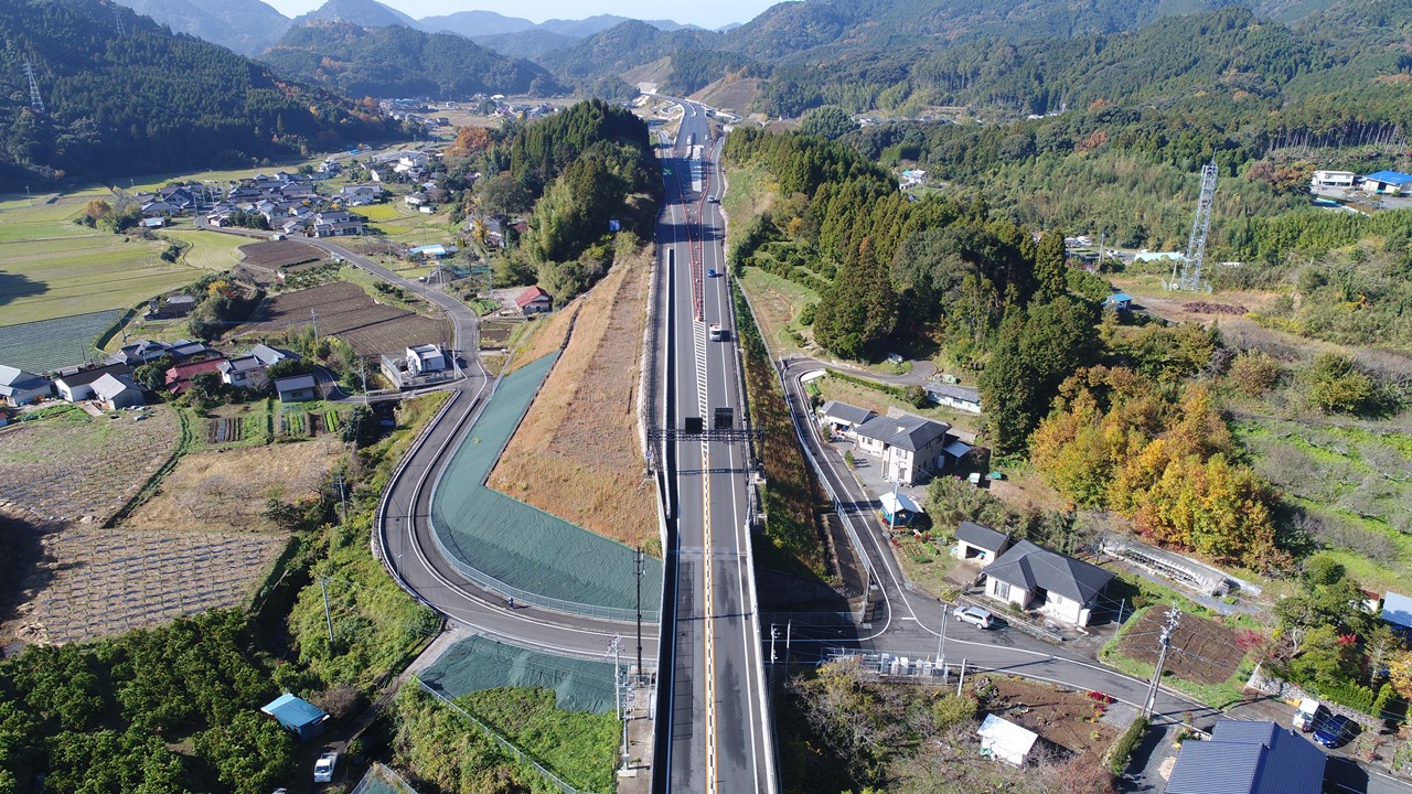 【５】新津奈木トンネル終点側より津奈木IC方面　写真