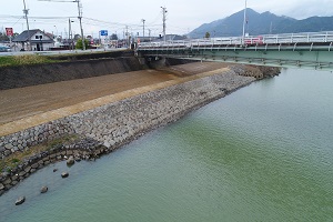 河床部の補強工事写真