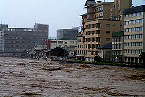 水の手橋より市街部を望む（人吉市）