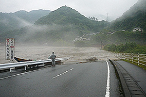 坂本地区の道路冠水状況（八代市坂本町）
            