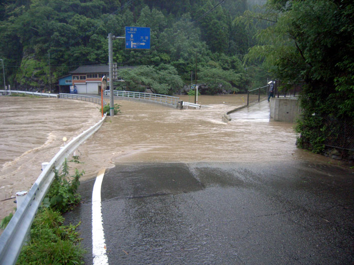 漆口地区の道路冠水状況（芦北町）