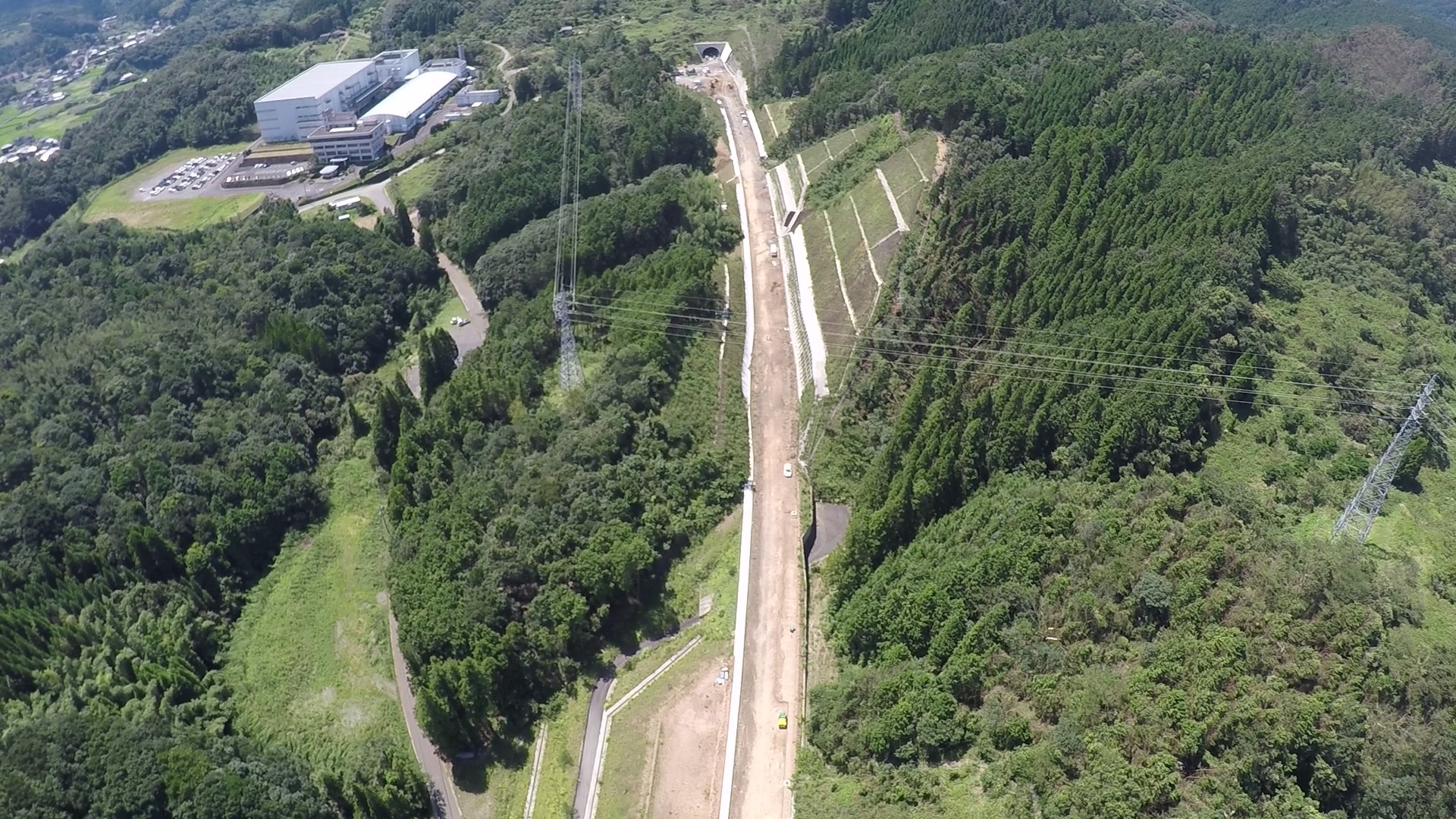 【３】湯浦温泉大橋上空南地点より湯浦トンネルを望む　写真