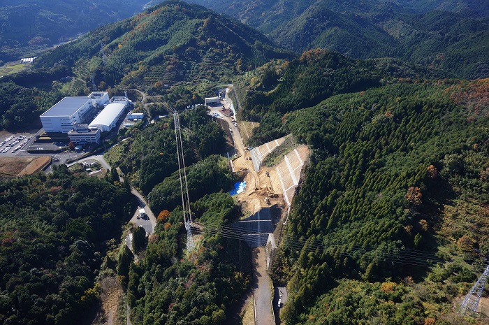 【３】湯浦温泉大橋上空南地点より湯浦トンネルを望む　写真