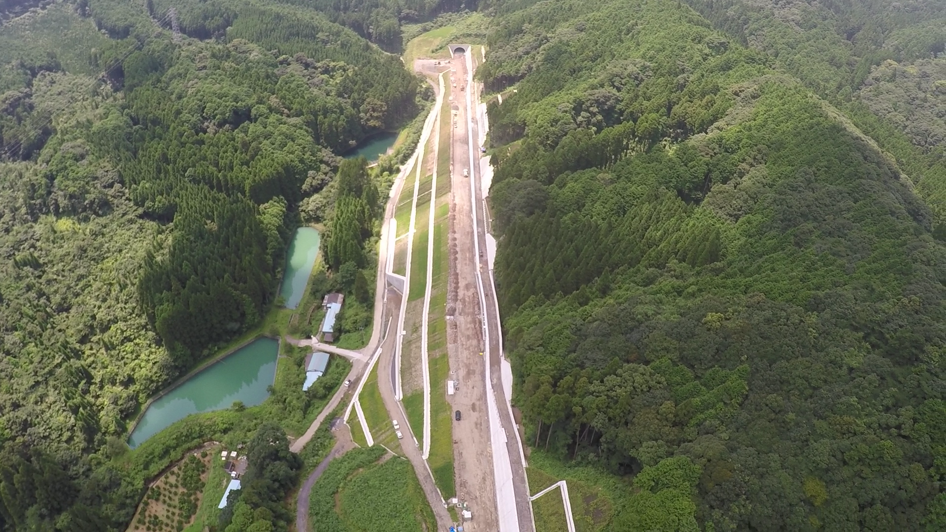 【４】湯浦トンネル（終点側）より新津奈木トンネルを望む