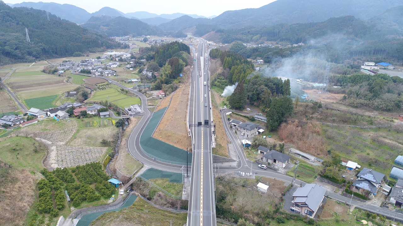 【５】新津奈木トンネル終点側より津奈木IC方面　写真